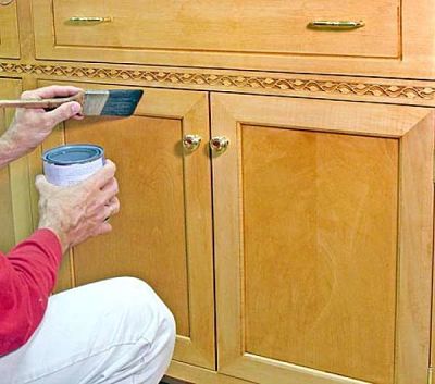 Cómo pintar un mueble de madera