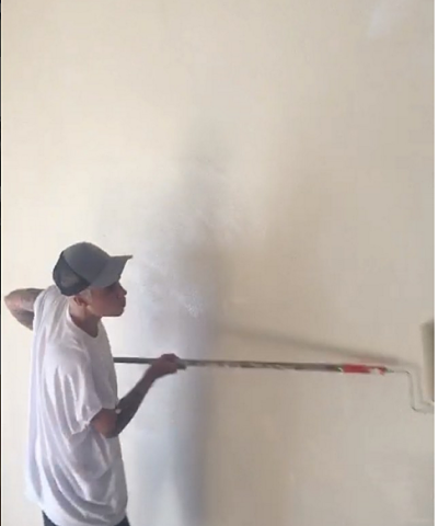 Justin Bieber pintando paredes